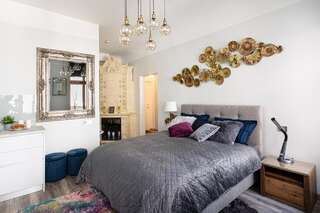 Апартаменты Art Design King Bed Studio Apartment In Old Town Рига Апартаменты с 1 спальней-3