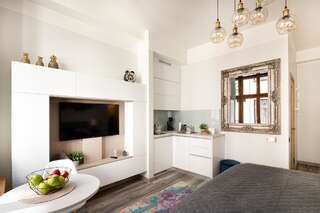 Апартаменты Art Design King Bed Studio Apartment In Old Town Рига Апартаменты с 1 спальней-7