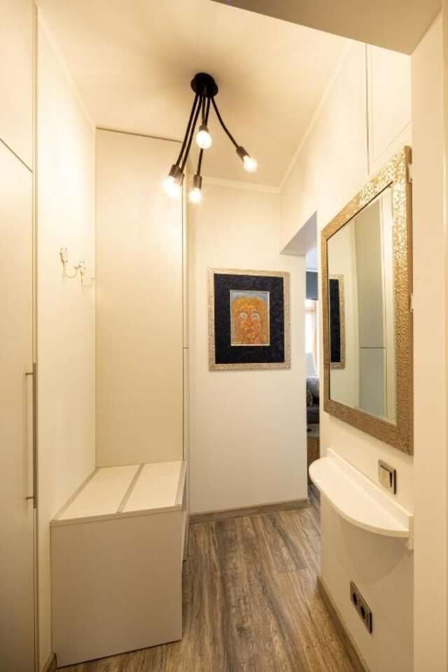 Апартаменты Art Design King Bed Studio Apartment In Old Town Рига-30